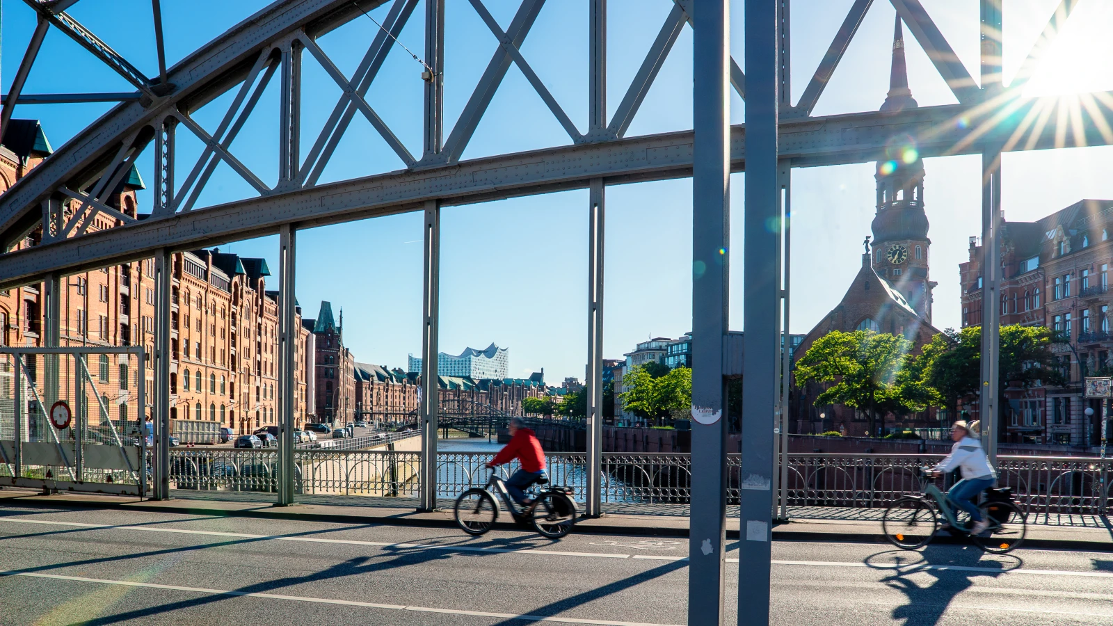 Hamburg Brücke Elbphilharmonie
